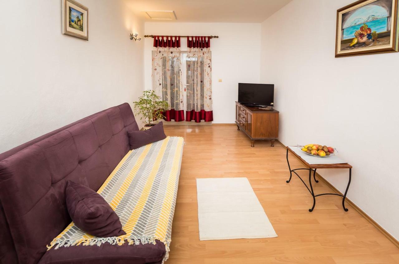 Apartment Leut With Spacious Terrace And Sea View Slatine Exterior foto
